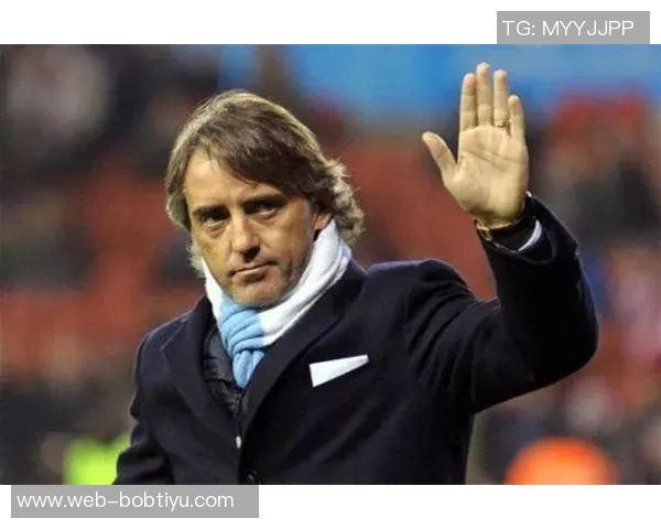 曼奇尼比赛中再施奇招挑衅对手摸臀飞吻引发对方一笑置之