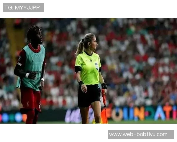 意大利女边裁因美貌遭职业歧视自述不平等经历与坚持