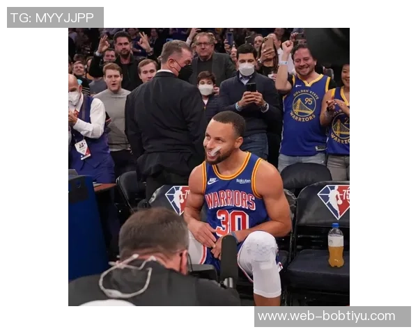 四年前的今天库里三分球超越雷阿伦成为NBA历史三分王的辉煌时刻