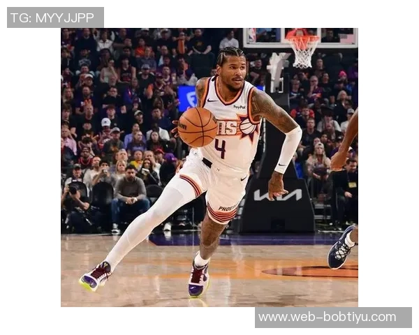 布克首节表现惊艳三分球全中助力球队轻松领先