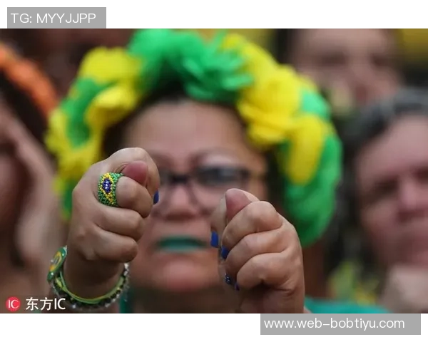 杨立瑜遭球迷怒斥:何必与阿猫阿狗争执真该给球迷竖中指