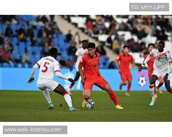 英格兰队今日训练迎来U20小将莱西塞缪尔坎贝尔三位新星加入